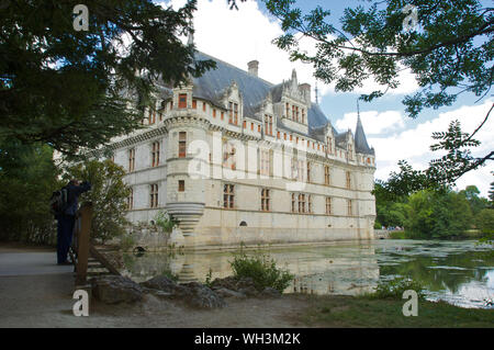 Renaissance Schloss d'Azay-le-Rideau und Graben auf einer Insel im Fluss Indre in 1518 bauen im Loire-Tal in Frankreich Stockfoto