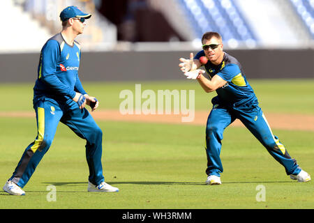 Australiens Steve Smith (links) und David Warner während einer Netze Session im Old Trafford, Manchester. Stockfoto