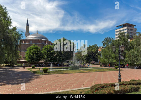 SOFIA, Bulgarien - 31. MAI 2018: Garten vor der zentralen Mineralbad - Museum der Geschichte, Sofia, Bulgarien Stockfoto