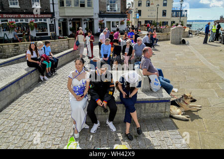 Portsmouth, Großbritannien. 1. Sep 2019. Die Festland Chinesen singen zusammen Ich liebe mein Land (我爱我的国家) Die china-britain Kleid Art Festival und der Feier des Großen China 70-jähriges Jubiläum 2019. Ein "Qipao 'Flash Fackellauf begann in Portsmouth. Das chinesische Festland in 28 Landkreisen und Städten in Großbritannien wird in den Tausenden von cheongsams und Ende in London am 28. September 2019, Großbritannien teilnehmen. Bild Capital/Alamy leben Nachrichten Stockfoto