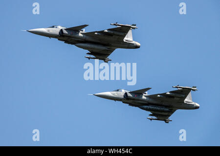 Saab JAS 39C Gripen Saab, Flug zweier Jets, Tschechische Luftwaffe Stockfoto