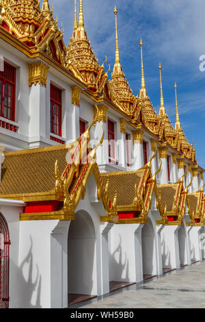 Loha Prasat (Eisen Schloss oder Bügeleisen Kloster) im Wat Ratchanatdaram, buddhistische Tempel (Wat) in Bangkok, Thailand Stockfoto