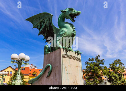 Ljubljana, Slowenien. Berühmte Dragon Bridge (Zmajski most), Symbol von Ljubljana. Stockfoto