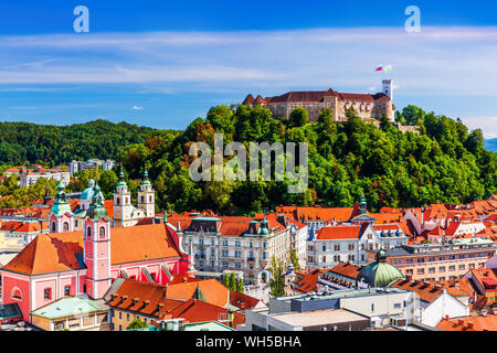 Ljubljana, Slowenien. Die Altstadt und die mittelalterliche Burg. Stockfoto