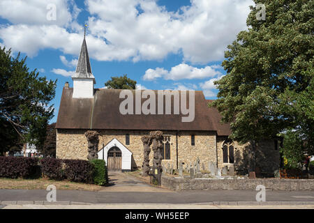 HADLEIGH, ESSEX, Großbritannien - 08. AUGUST 2018: Außenansicht der Pfarrkirche St. James the Less Stockfoto