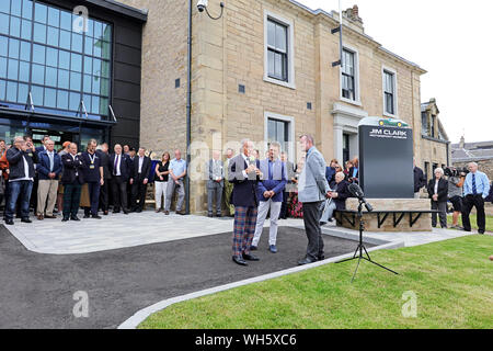 Sir Jackie Stewart Eröffnung neuer Jim Clark Motorsport Museum. Sir Jackie Stewart OBE mit drei Le Mans-Sieger Allan McNish. August 2019 Stockfoto
