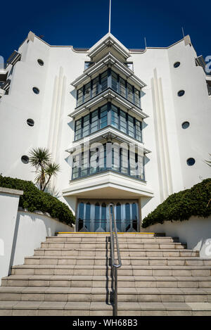 Art déco-Gebäude einer ehemaligen Warnes hotel, die als Autofahrer zu Mekka und viele berühmte Gäste bewirtet, Worthing, West Sussex, Englan gefördert wurde, Stockfoto