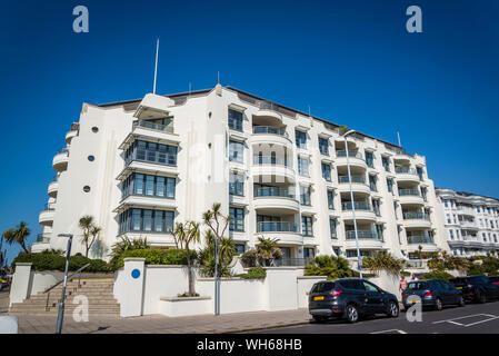 Art déco-Gebäude einer ehemaligen Warnes hotel, die als Autofahrer zu Mekka und viele berühmte Gäste bewirtet, Worthing, West Sussex, Englan gefördert wurde, Stockfoto