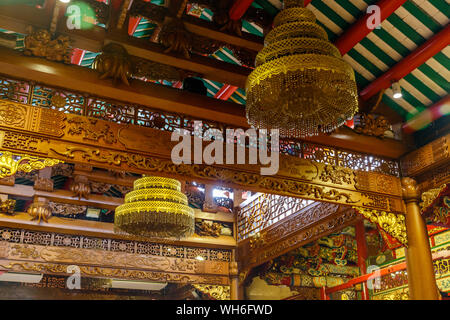 Aufwändig Decke von Wat Mangkon Kamalawat oder Wat Leng Noei Yi, der größten und wichtigsten chinesischen buddhistischen Tempel in Bangkok, Thailand eingerichtet Stockfoto