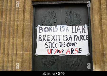 Protest außerhalb der City Hall, Norwich, folgenden PM Boris Johnson die Entscheidung des Parlaments im September auszusetzen. Norfolk, UK, 31. August 2019 Stockfoto