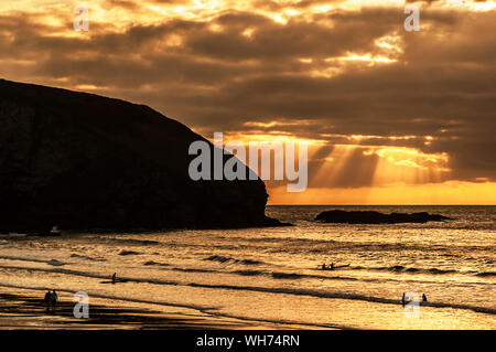 Sonnenuntergang am porthreath an der Nordküste von Cornwall, England, Großbritannien, Großbritannien. Stockfoto