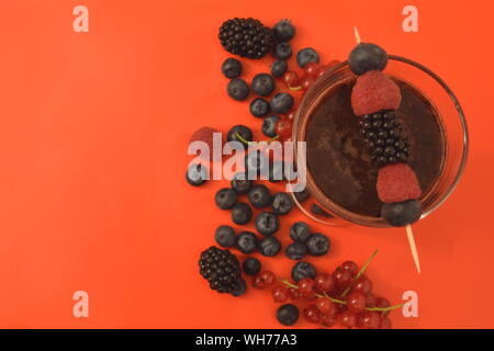 Rote Smoothie - gesund, fruchtigen Drink Stockfoto