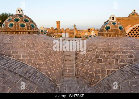 Sultan Amir Ahmad Badehaus, Dachkuppeln, Kashan, Provinz Isfahan, Iran Stockfoto