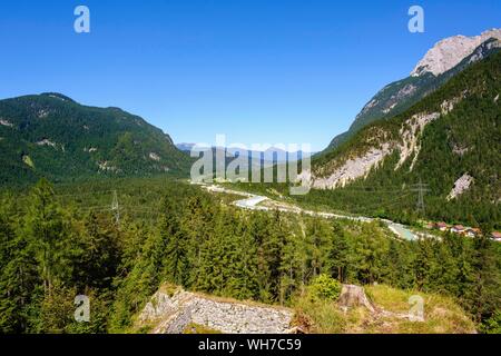 Isar Valley in der Nähe von Mittenwald, Blick von der Festung Porta Claudia in der Nähe von Scharnitz, Oberbayern, Bayern, Deutschland Stockfoto