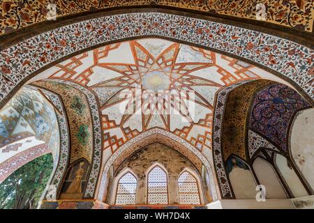 Kushak Pavillon, Detail der Decke, Fin Garten, Kashan, Provinz Isfahan, Iran Stockfoto