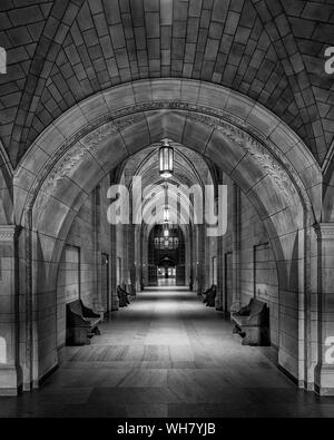 Flur in der Kathedrale von Lernen auf dem Campus der Universität von Pittsburgh in Pittsburgh, Pennsylvania Stockfoto