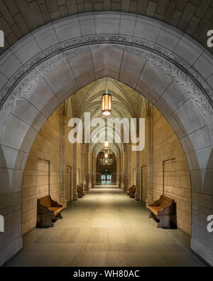 Flur in der Kathedrale von Lernen auf dem Campus der Universität von Pittsburgh in Pittsburgh, Pennsylvania Stockfoto