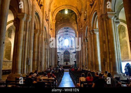 Lissabon, Portugal - 27. Juli 2019: Kathedrale von Lissabon, eine Römisch-katholische Kirche in der Alfama entfernt Stockfoto