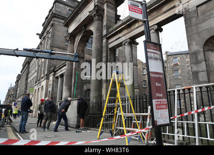 Gebäude beginnt am Waterloo Place in Edinburgh vor der Verfilmung von Schnell und wütend 9. Stockfoto