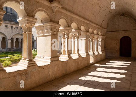 Korridore der Klöster Abbaye Notre Dame de Sénanque Frankreich Stockfoto