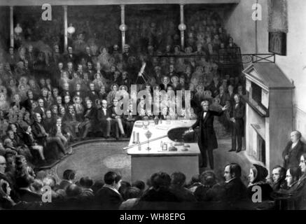 Michael Faraday (1791-1867) Lehrtätigkeit an der Royal Institution, im Dezember 1855, vor der Prinzgemahl und Prinz von Wales.. . Stockfoto