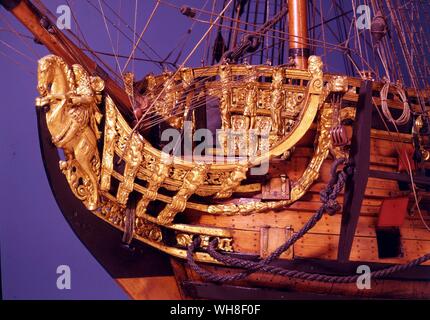 Modernes Modell der HMS PRINCE Schleife. Im Jahre 1670, der Prinz, erste große Kriegsschiff der Chatham, wurde ins Leben gerufen. Ein Austausch der Royal Prince wurde es verwendet, um die Englische Überlegenheit über die Niederländischen etablieren. HMS Prince war der feinsten englischen erstklassige Schiff des 17. Jahrhunderts. Der Prinz war ein großes Schiff: mit einer Last von 1.463 Tonnen und einem Kiel Länge von 131 Fuß, sie trug einen Krieg Kompliment von 780 Männern und wurde mit 100 Kanonen bewaffnet. Der Service Karriere Der Prinz begann im Jahre 1672, als sie die Flagge des Herzogs von York durchgeführt, dann Lord High Admiral von England und dem späteren König Jakob II. Stockfoto