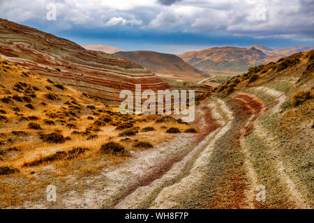 Candy Cane Berge, Khizi Bezirk, Aserbaidschan. Stockfoto