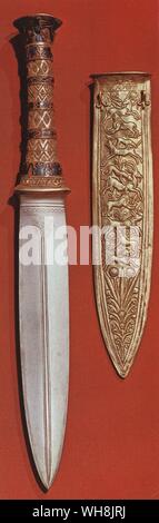 Gold Dagger und Mantel im Grab des Tutanchamun gefunden. Stockfoto