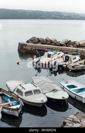 13. Mai 2019. Opatija, Kroatien. Fischerboote am Dock. Stockfoto