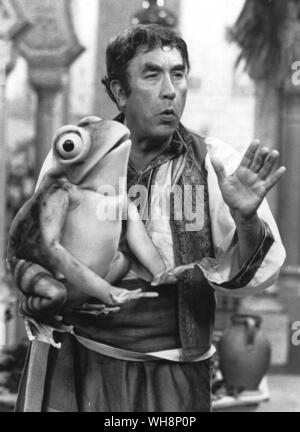 Frankie Howerd (Francis Alex Howard) (1922-1992) als Ali Whoops Oopla in Bagdad 1972. Englischer Komiker und Schauspieler Stockfoto