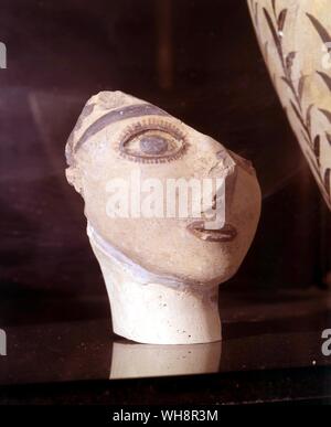 Eine Göttin in ihrem heiligen Höhle? Keramik Kopf von psychro - wahrscheinlich der Diktean Höhle Stockfoto