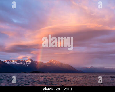 Regenbogen über Süd Marmor Insel in der Glacier Bay National Park, Alaska, Vereinigte Staaten von Amerika, Nordamerika Stockfoto