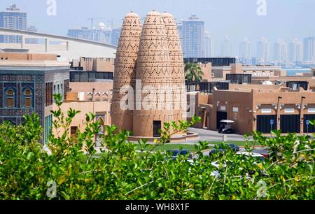 Doha. 27 Aug, 2019. Foto am 12.08.27, 2019 zeigt der Vogel Türme an Katara, ein kulturelles Dorf in Doha, Hauptstadt von Katar. Das Land bemüht sich, die grüne Entwicklung Konzept in der städtischen Planung und Bau zu fördern. Credit: Nikku/Xinhua Stockfoto