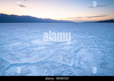 Salt Flats, Death Valley National Park, Kalifornien, Vereinigte Staaten von Amerika, Nordamerika Stockfoto