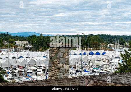 Ein Blick auf Van Isle Marina in Sidney BC von Miraloma On The Cove. Stockfoto