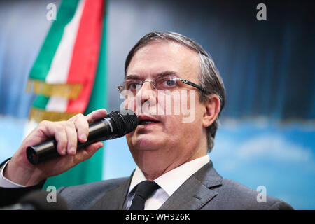 Peking, USA. 5 Aug, 2019. Mexikanischen Außenminister Marcelo Ebrard spricht während einer Pressekonferenz in der Mexikanischen Konsulat in El Paso, Texas, USA, August 5, 2019. Credit: Wang Ying/Xinhua/Alamy leben Nachrichten Stockfoto