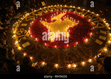 Dhaka, Bangladesch - Februar 08, 2013: Bangladesch sozialen Aktivisten an einer größten an Shahbag Kreuzung versammelt in Dhaka capit zu verlangen. Stockfoto