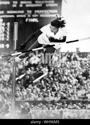 Aus., Melbourne, Olympics, 1956: Mildred McDaniel (USA) in die hohe Frauen springen. Sie gewann die Goldmedaille. Stockfoto