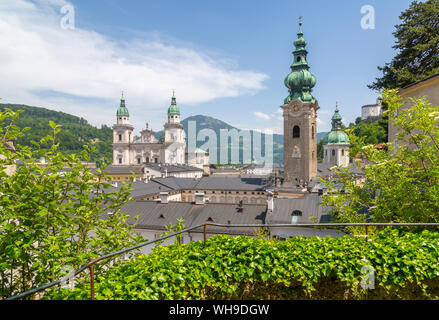 Blick auf die Altstadt und die Kathedrale, UNESCO-Weltkulturerbe, Salzburg, Österreich, Europa Stockfoto