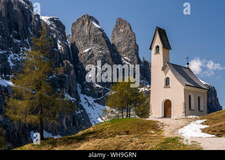 Kleine Kirche am Grödner Joch, Sella, Dolomiten, Südtirol, Italien Stockfoto