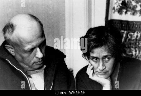 Sowjetischen Physiker Andrej Sacharow (1921-1989). Ein ausgesprochener Menschenrechtler, die mit Igor Tamm die Wasserstoffbombe entwickelt. Mit seiner Frau, Jelena. Stockfoto