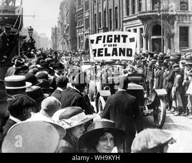 1915: Britische Armee Rekrutierung Parade für Weltkrieg 'Mise 'Eire'. Stockfoto