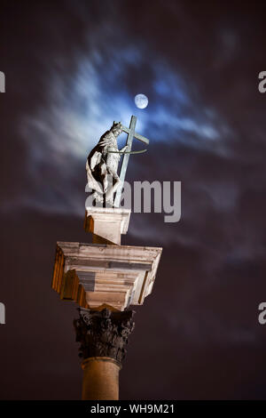 König Sigismund III Vasa Statue bei Vollmond Nacht auf Korinthischen Säule, Warschau, Polen Stockfoto