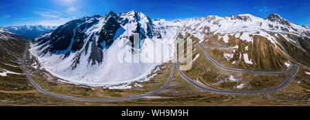 Luftaufnahme über Straße nach Rettenbach Gletscher, Sölden, Ötztal, Tirol, Österreich Stockfoto