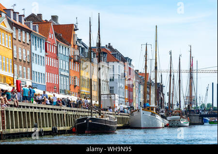 Kopenhagen, Dänemark, 05. 26, 2012: Blick auf den alten Hafen Nyhavn in Kopenhagen, Dänemark. Stockfoto