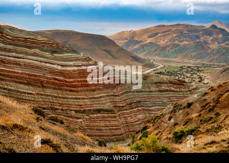 Candy Cane Berge, Khizi Bezirk, Aserbaidschan. Stockfoto