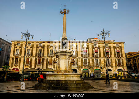 Fontana dell'Elefante (Elefant) Brunnen auf der Piazza Duomo (Domplatz), Catania, Sizilien, Italien, Mittelmeer, Europa Stockfoto