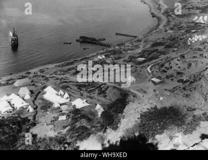 WW1: Ocean oder North Beach, Anzac, nördlich von Ari Burnu und das Anzac Cove mit Blick auf Sulva. Im Vordergrund ist Nr. 1 australische Stationäre Krankenhaus; in der Mitte sind die Sprengkörper und Versorgung speichert, und Nr. 13 Unfallversicherung Clearing Station in der Ferne. Stockfoto