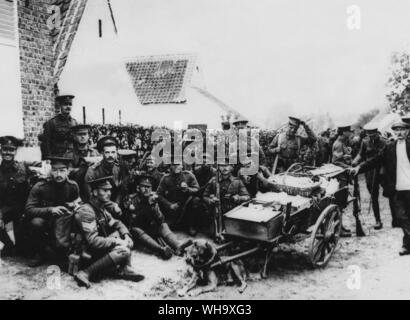 WW1: Britische Truppen in einem Dorf, Belgien ruht. Oktober 1914. Stockfoto