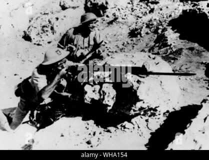 WW2: alliierte Soldaten das Feuer auf den Feind. Stockfoto